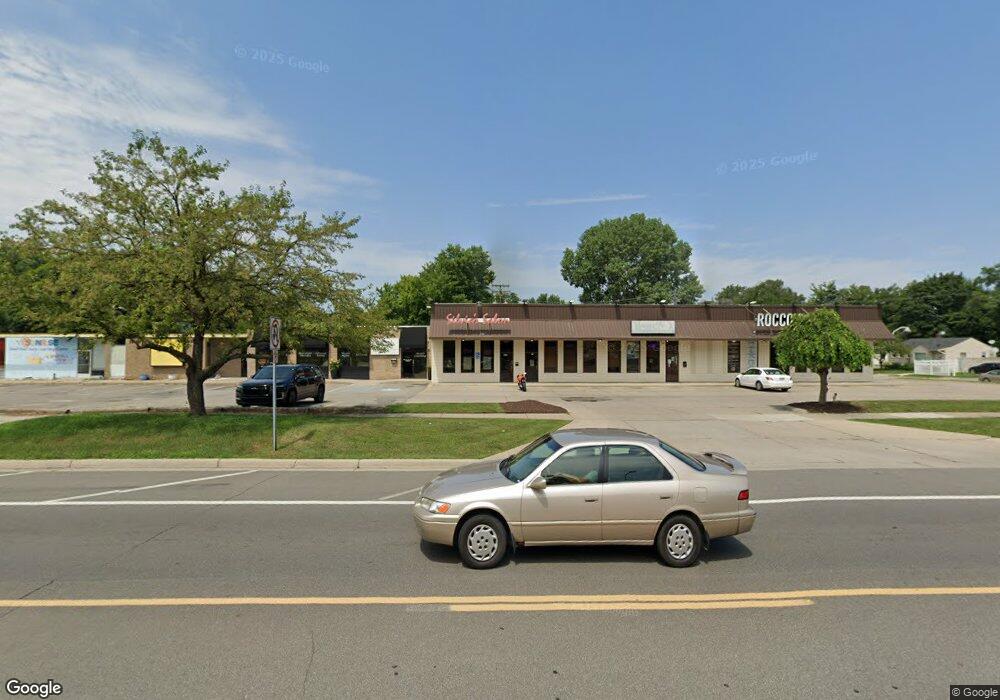 10140 W 9 Mile Rd, Oak Park, MI 48237 - photo 1