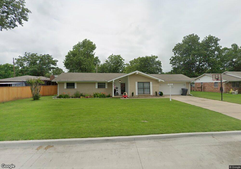 815 Pershing Dr E, Ardmore, OK 73401 - photo 1