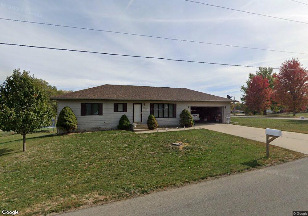 210 E 24th St S, Newton, IA 50208 - photo 1