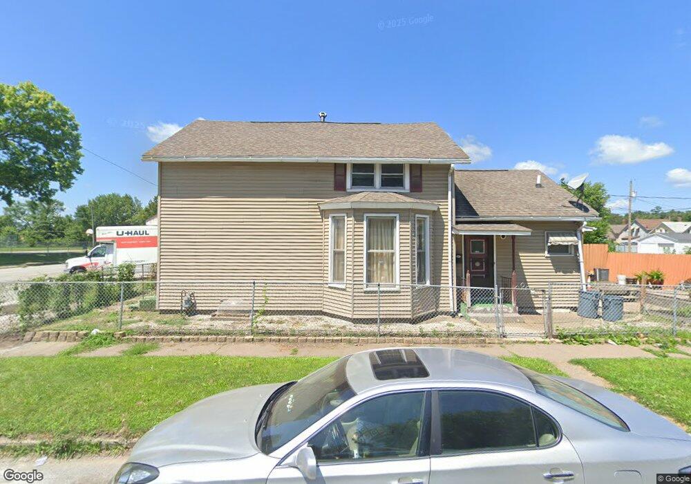 1602 W 3rd St, Davenport, IA 52802 - photo 1