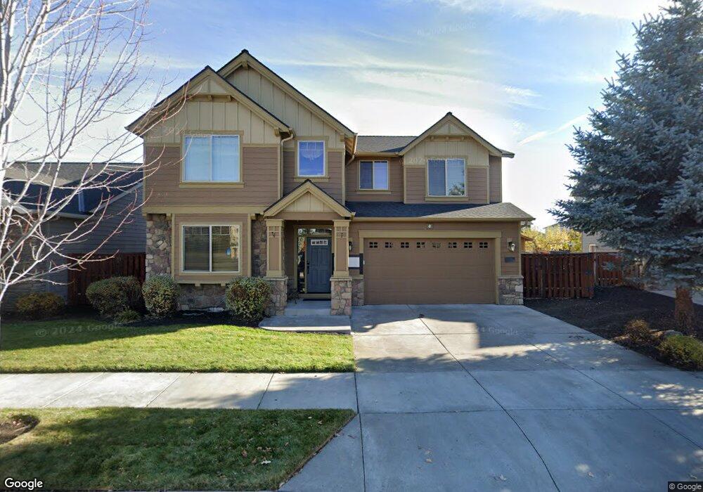 768 NW 28th Loop, Redmond, OR 97756 - photo 1