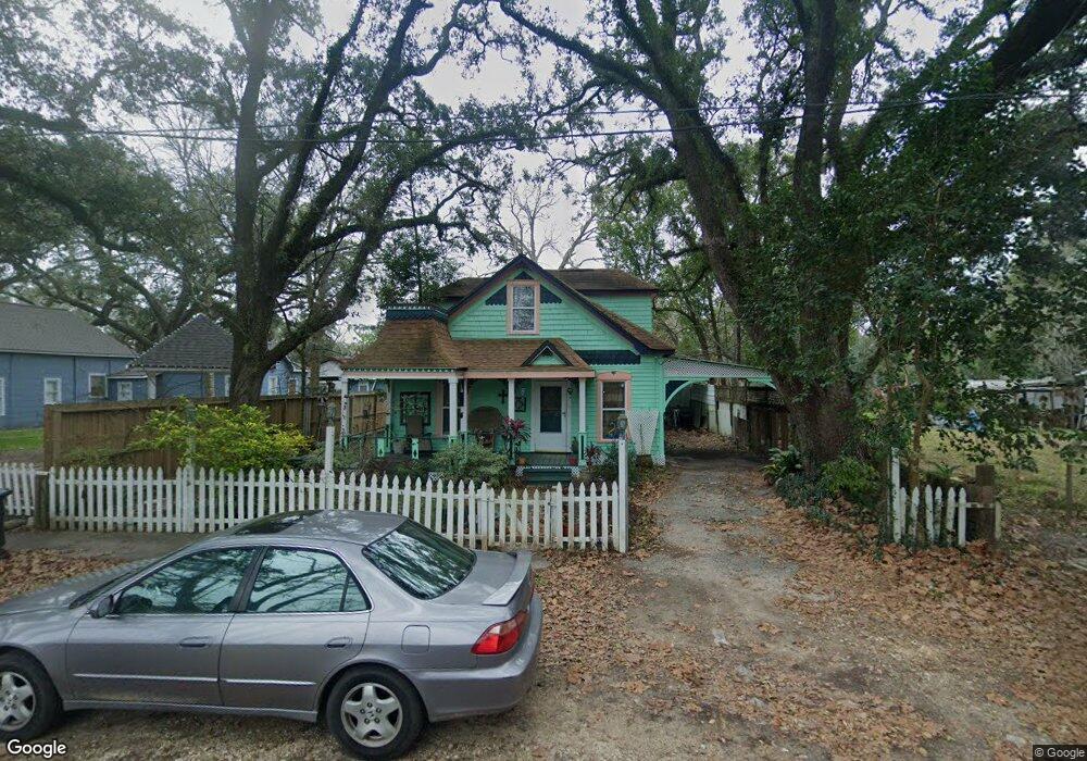 611 W Sidnor St, Alvin, TX 77511 - photo 1