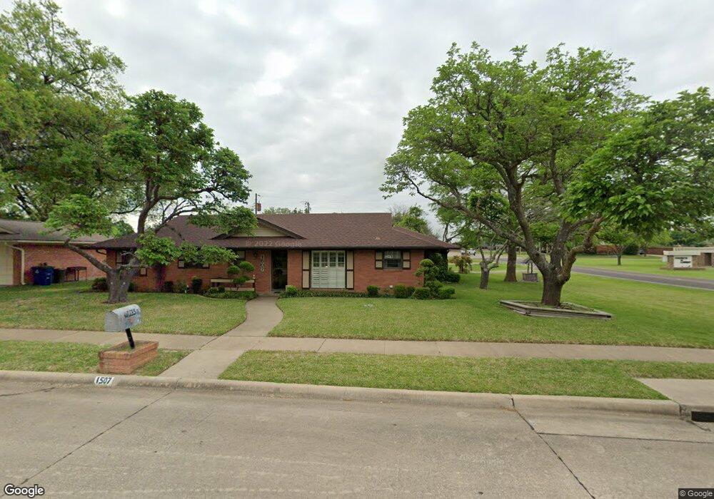 1507 Munn Dr, Ennis, TX 75119 - photo 1