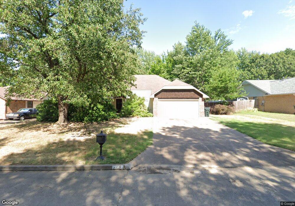 1208 N Douglas Dr, Claremore, OK 74017 - photo 1