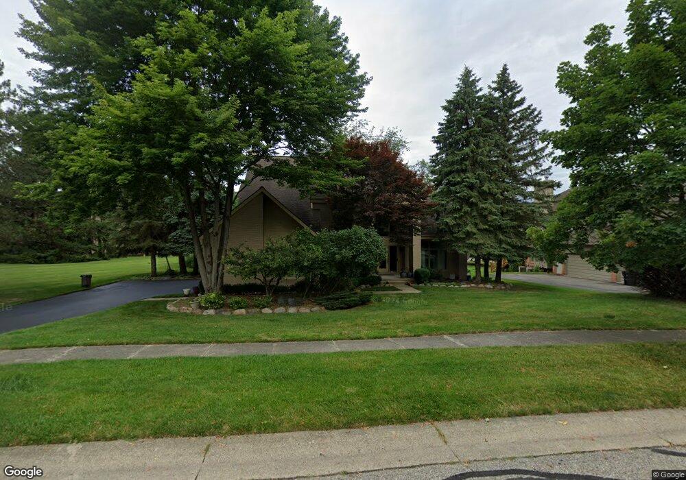 5095 Parkside Dr, West Bloomfield, MI 48323 - photo 1