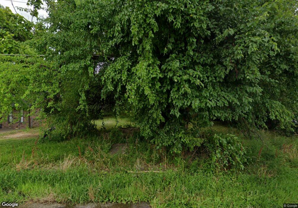 906 E 3rd St, Bonham, TX 75418 - photo 1