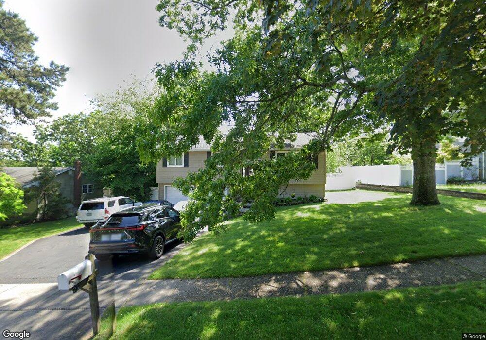 23 Greenwich Rd, Smithtown, NY 11787 - photo 1