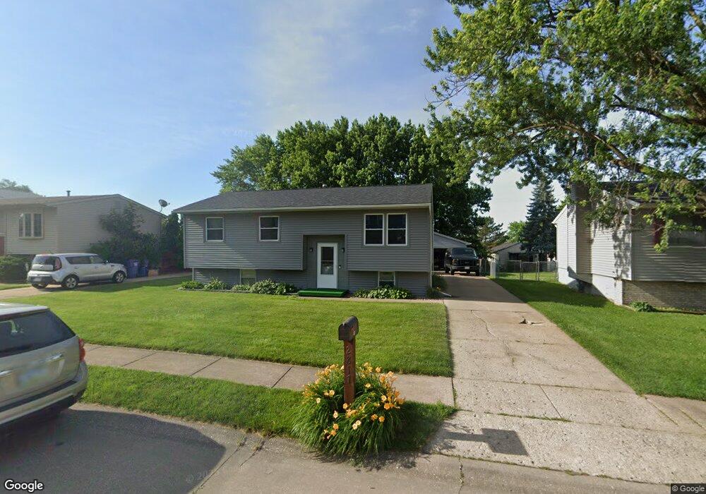2817 W 66th St, Davenport, IA 52806 - photo 1
