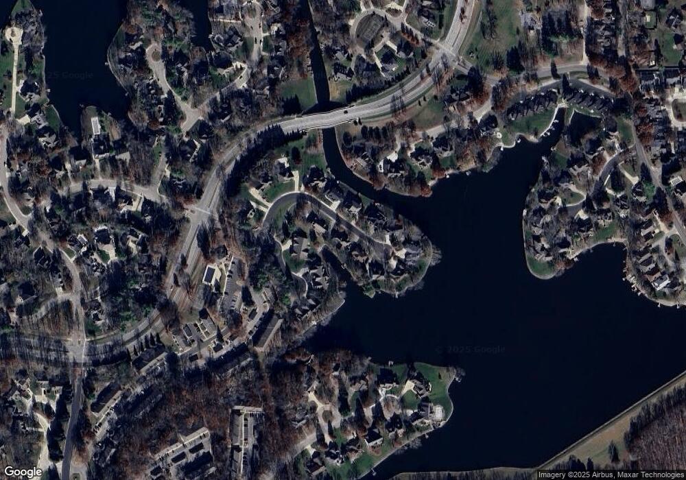 4725 Stonebridge Ct, Columbus, IN 47201 - photo 1