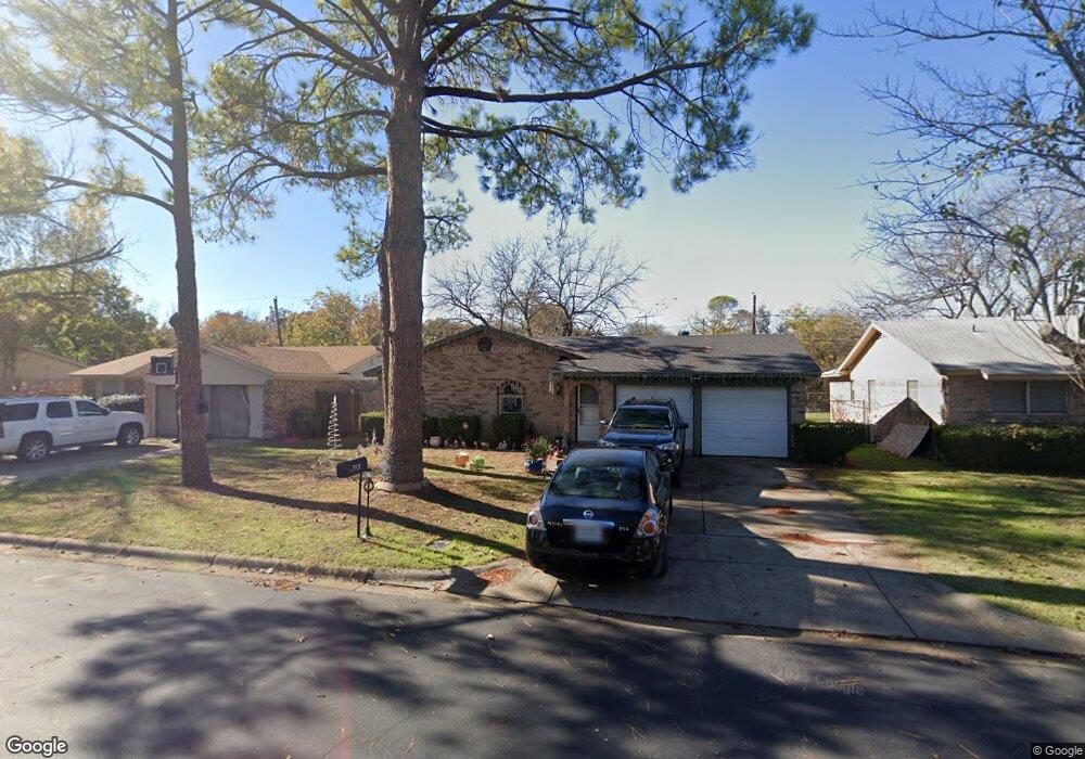 517 Holly Hill Dr, Hurst, TX 76053 - photo 1