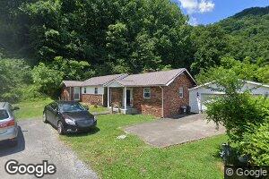 82 2nd Ave SE, Madison, WV 25130