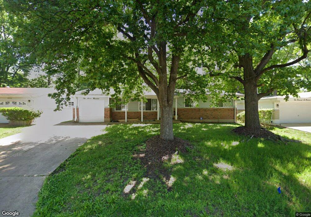 10700 Hallwood Dr, Saint Louis, MO 63136 - photo 1