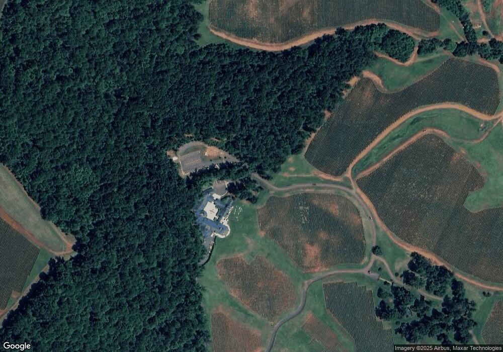 385 Albemarle House Dr, Charlottesville, VA 22902 - photo 1