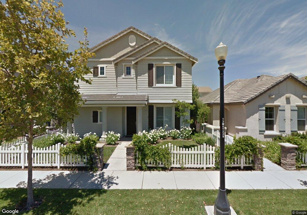 2560 W J St, Oakdale, CA 95361 - photo 1