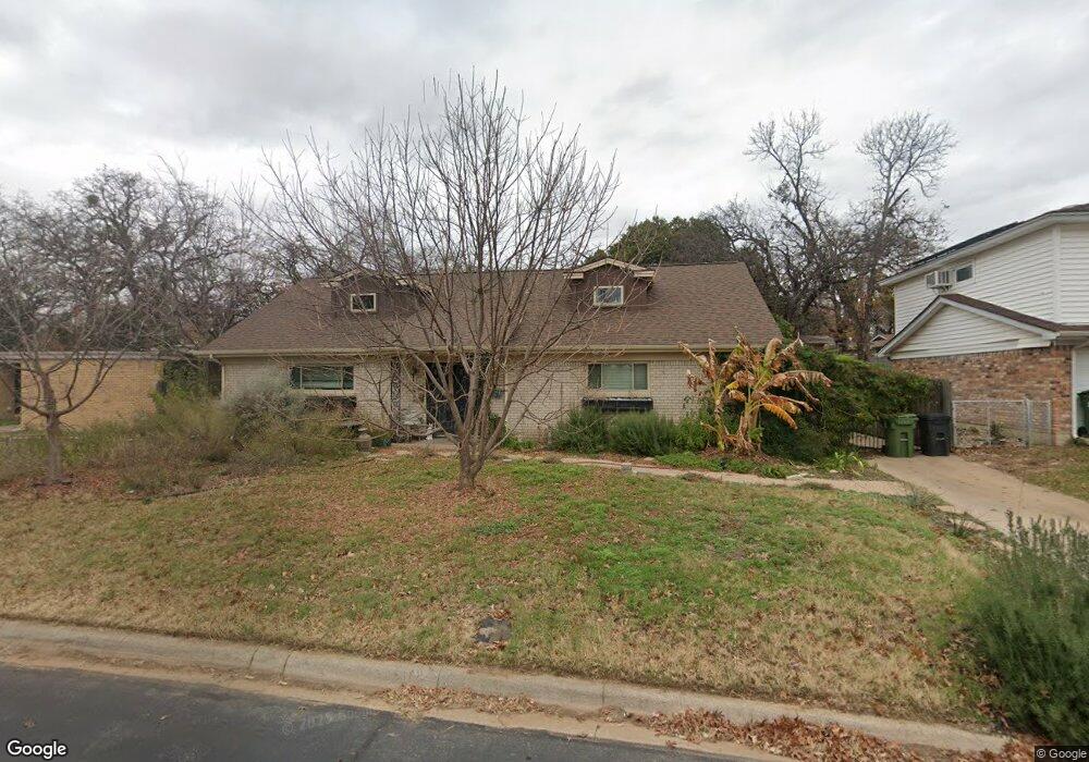 712 Woodcrest Dr, Hurst, TX 76053 - photo 1