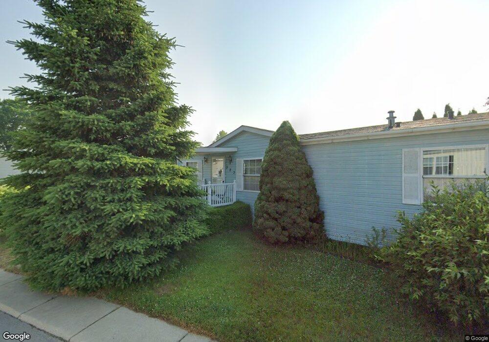 662 Red Pine Dr, Flint, MI 48506 - photo 1