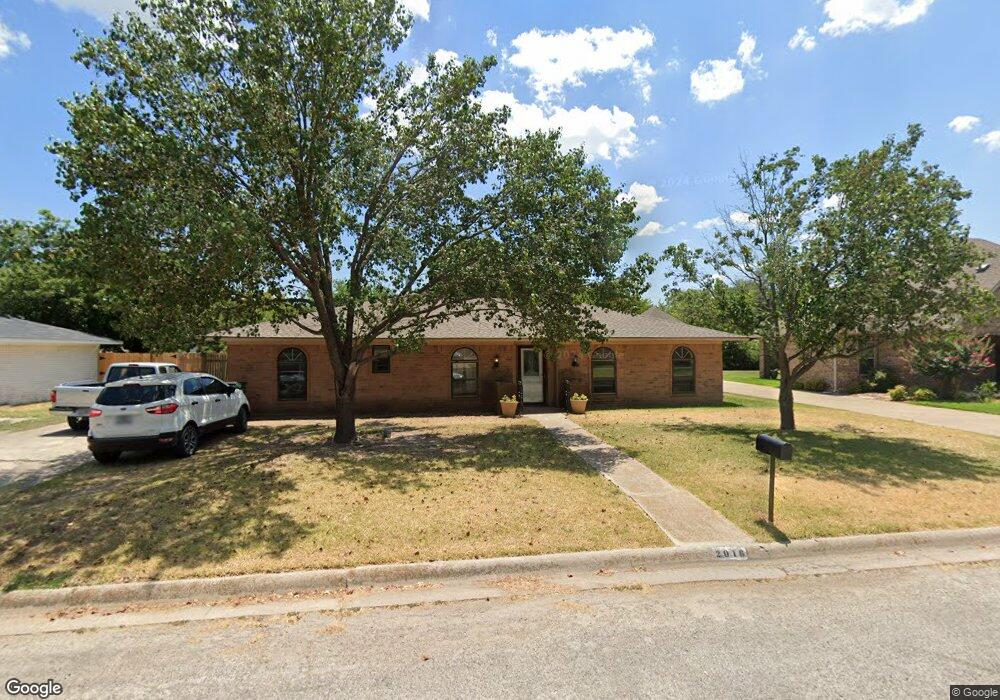 2014 Greenbriar Dr, Gainesville, TX 76240 - photo 1