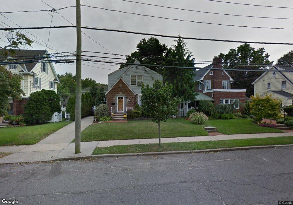 160 Floral Blvd, Floral Park, NY 11001 - photo 1