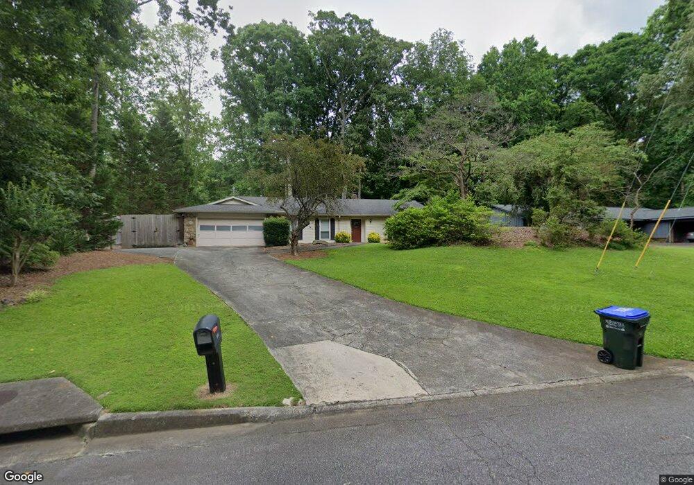 9890 Robinwood Ln, Roswell, GA 30075 - photo 1