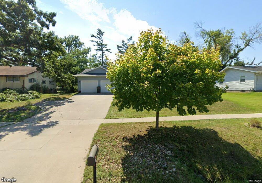 1721 E Ave NW, Cedar Rapids, IA 52405 - photo 1