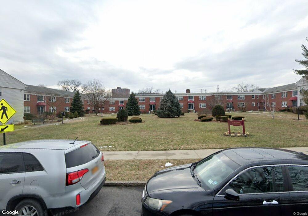 12 Arlington St unit 1 B, Yonkers, NY 10710 - photo 1