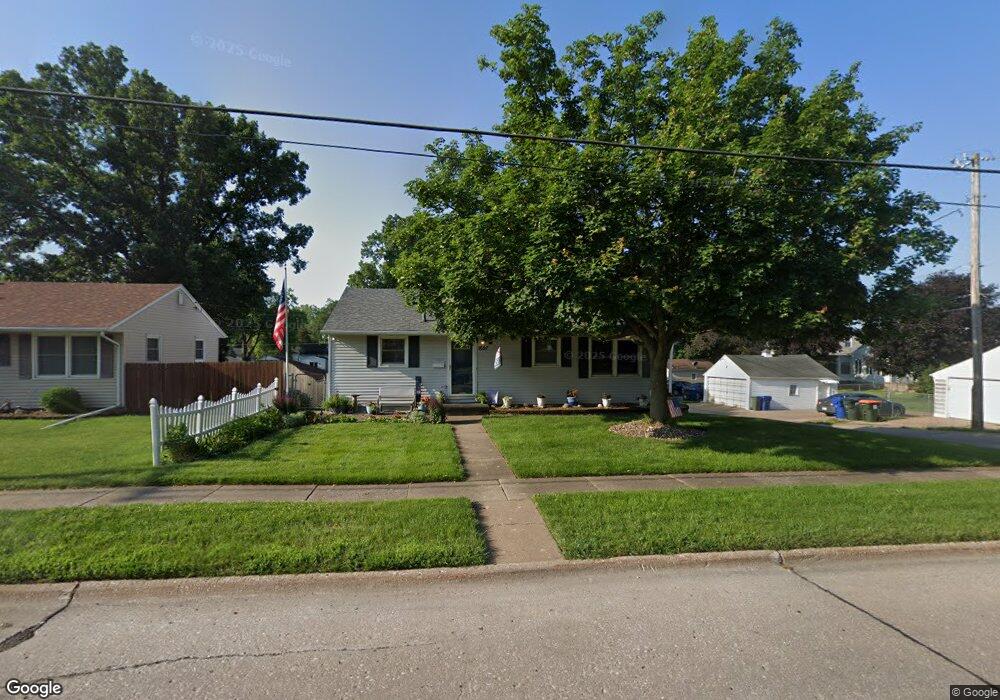 1657 W 35th St, Davenport, IA 52806 - photo 1