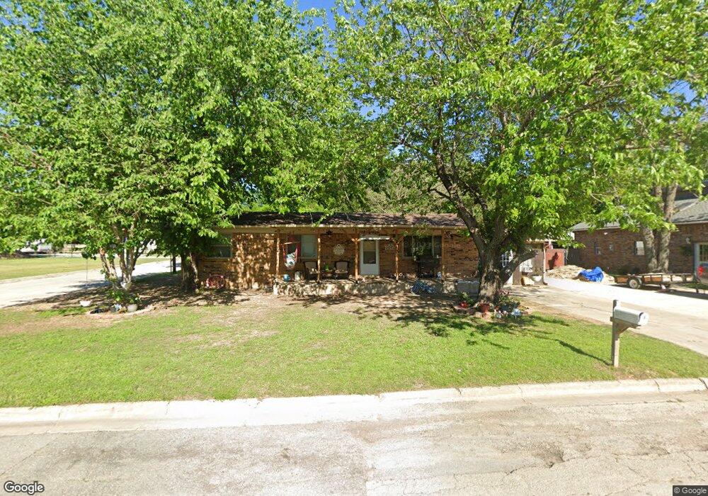 810 S Taylor St, Gainesville, TX 76240 - photo 1