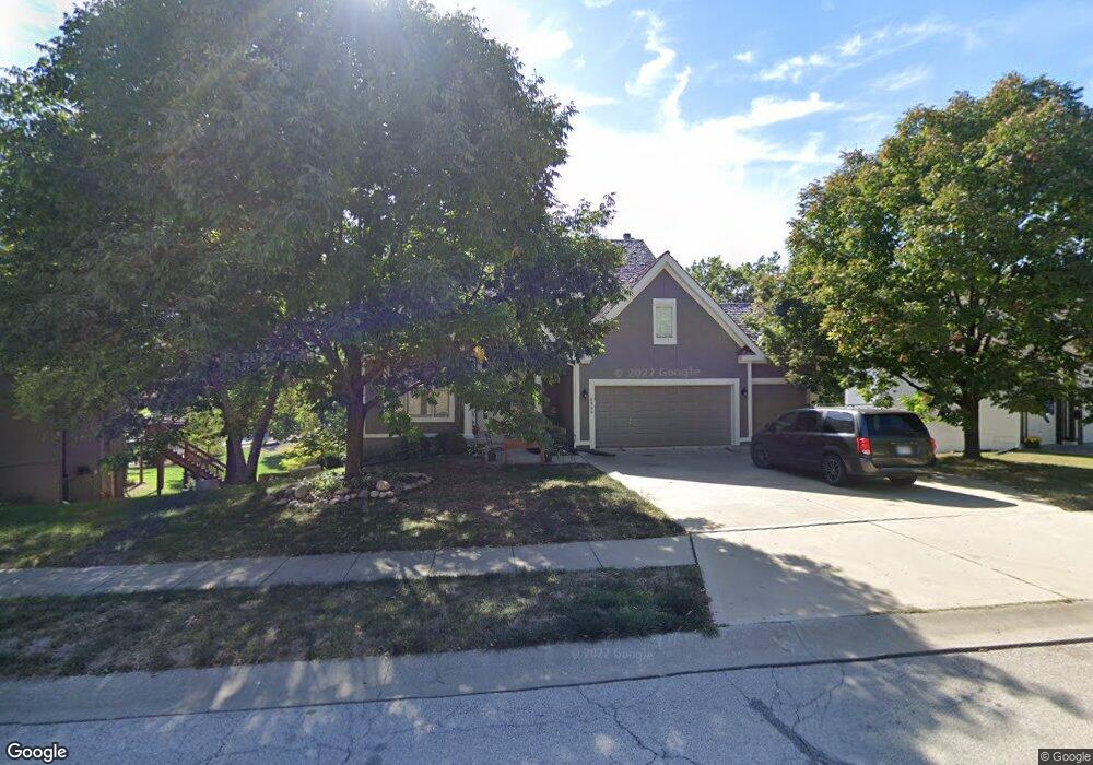 6950 Oakview St, Shawnee, KS 66216 - photo 1