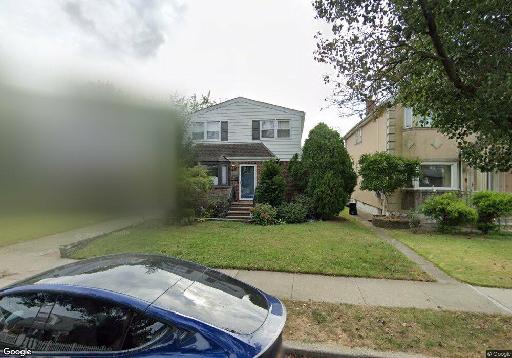 26508 E Williston Ave, Floral Park, NY 11001 - photo 1