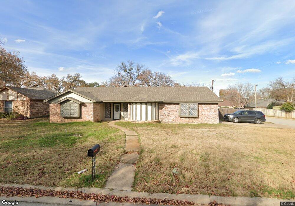 700 Highland Park Dr, Hurst, TX 76054 - photo 1