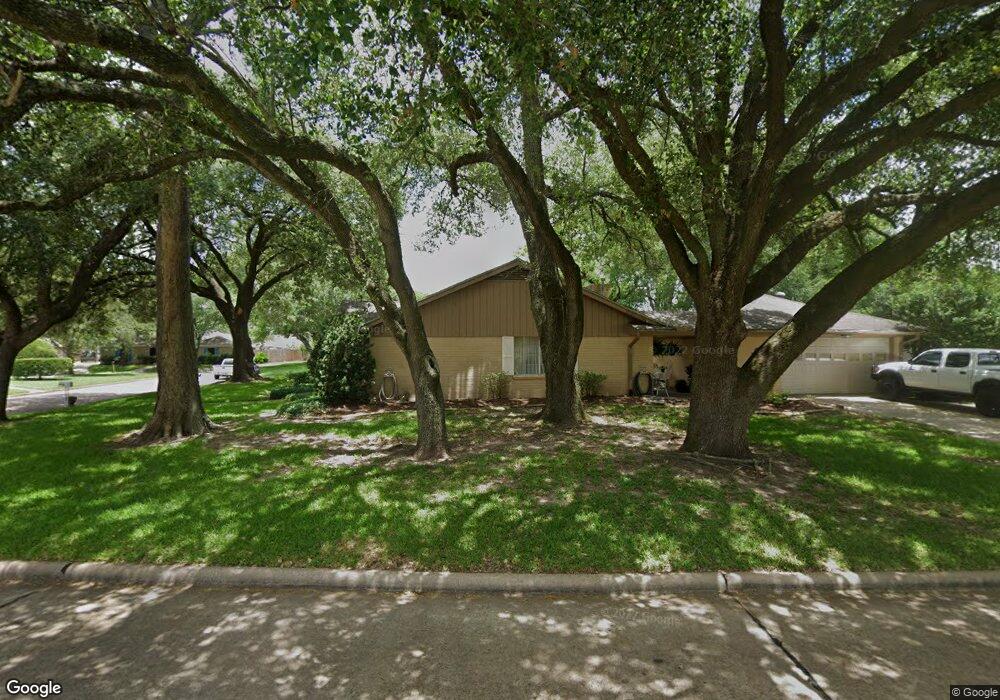 203 W Castle Harbour Dr, Friendswood, TX 77546 - photo 1