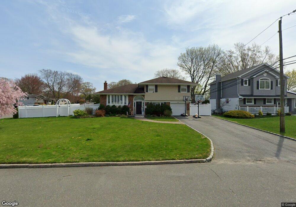 20 Cobb Ln, ComMacK, NY 11725 - photo 1