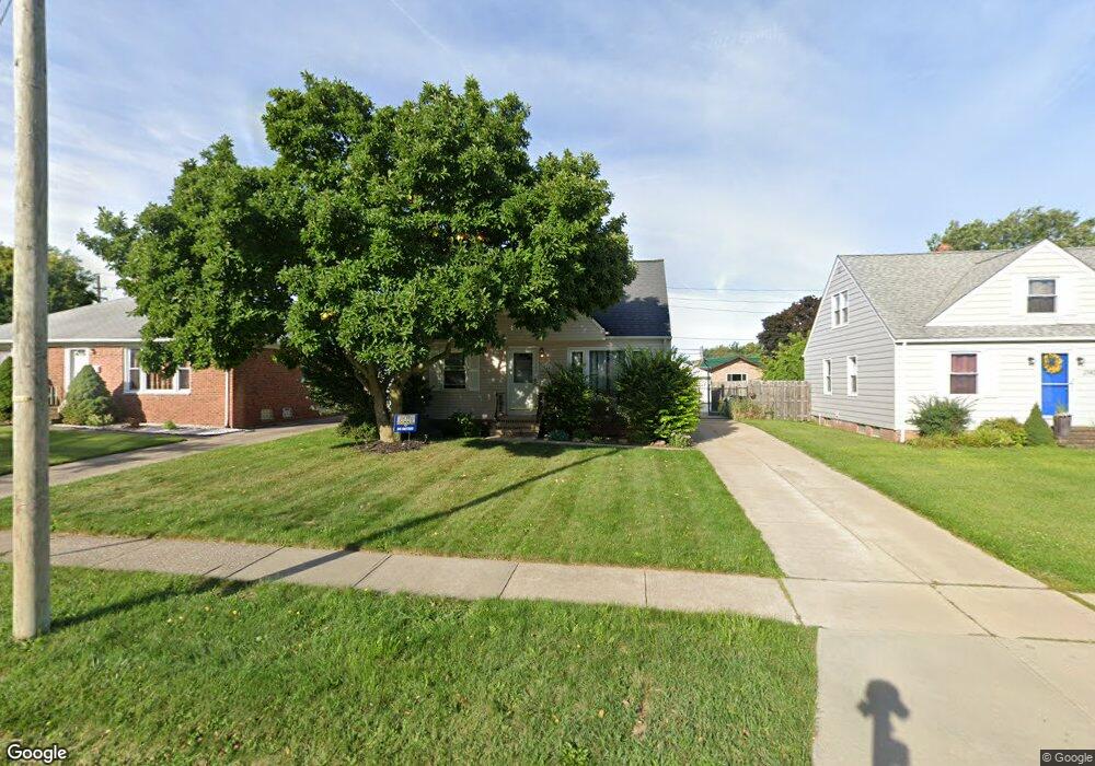 2144 E 290th St, Wickliffe, OH 44092 - photo 1