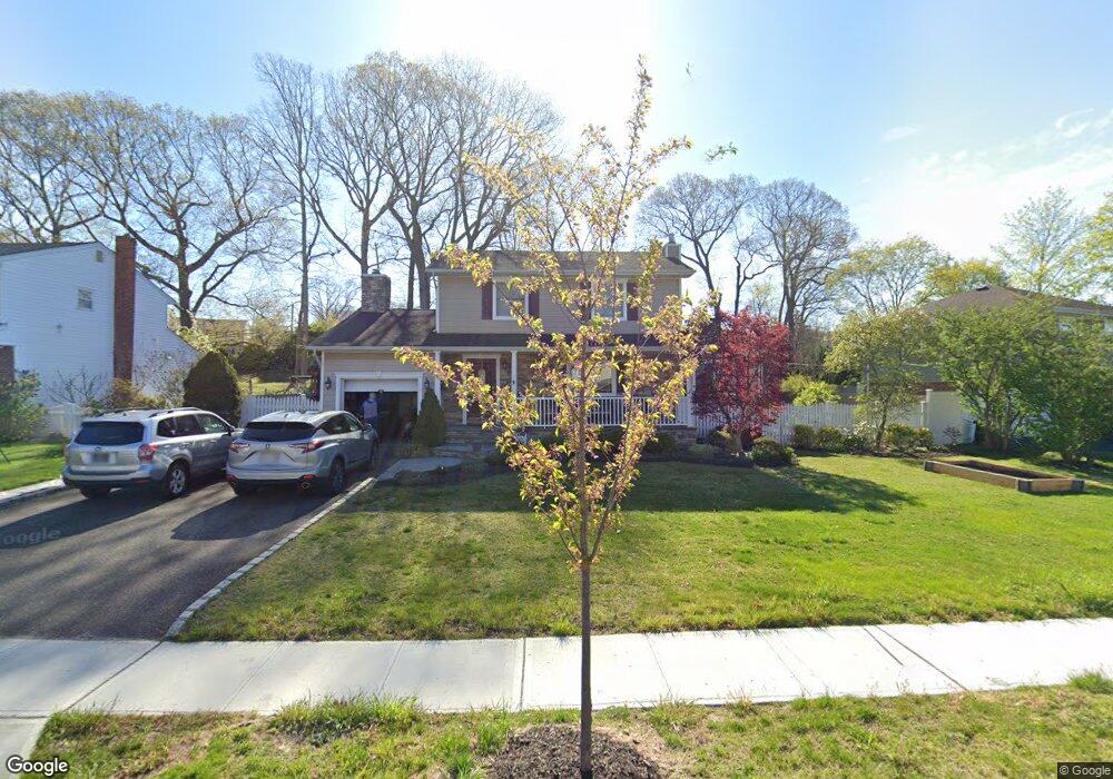 15 Tomkins Ct, ComMacK, NY 11725 - photo 1
