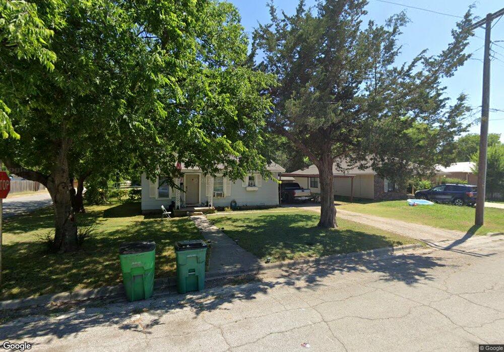 1522 E Garnett St, Gainesville, TX 76240 - photo 1