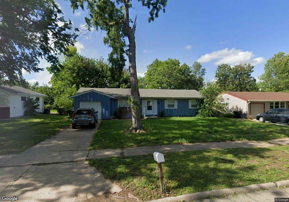 1134 SW 32nd St, Topeka, KS 66611 - photo 1