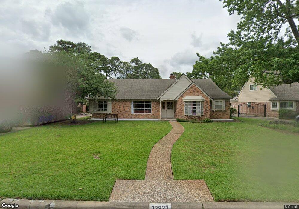 13922 Woodthorpe Ln, Houston, TX 77079 - photo 1