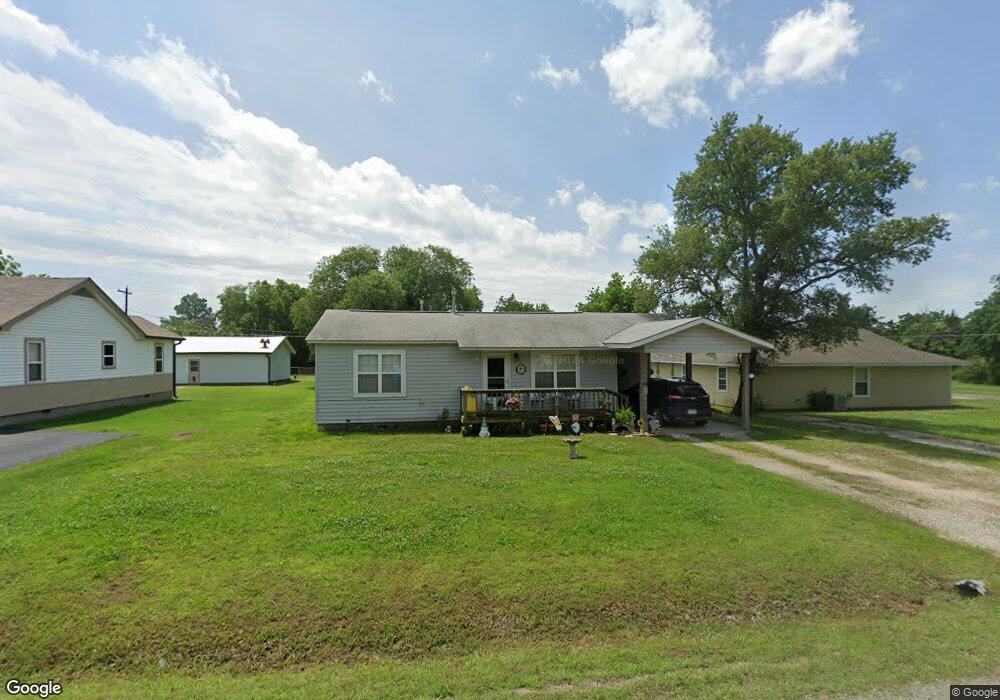 313 E 8th St, Cushing, OK 74023 - photo 1