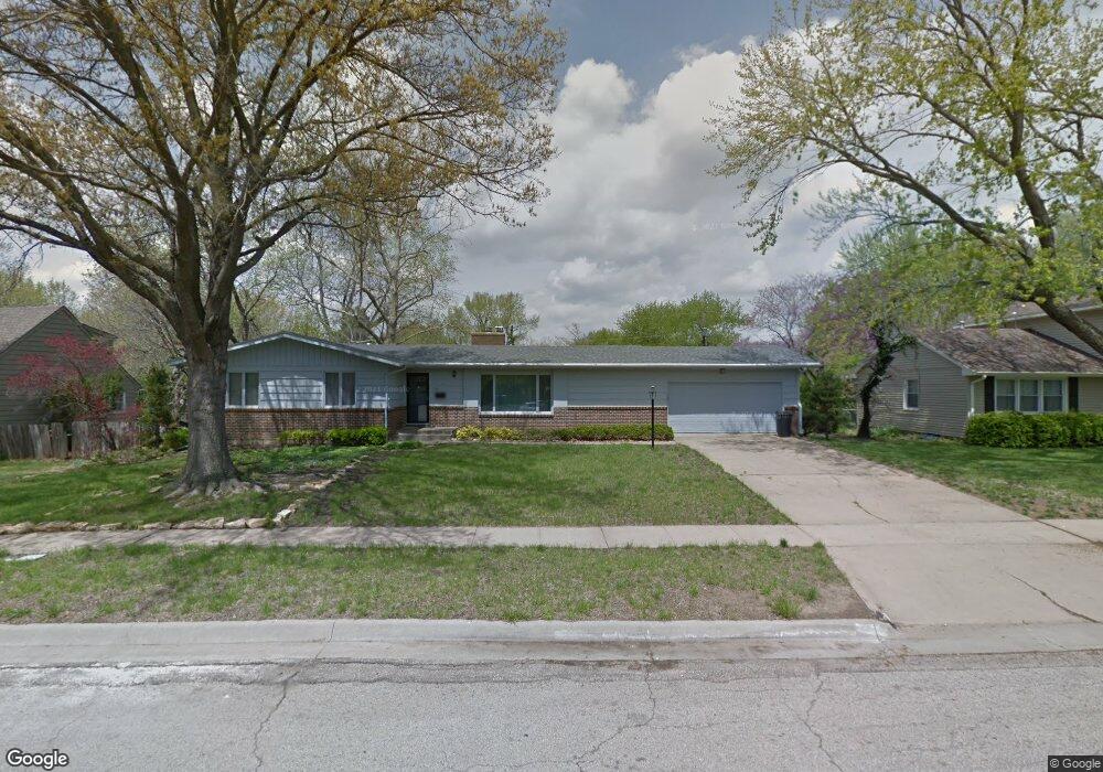 2100 SW 32nd St, Topeka, KS 66611 - photo 1
