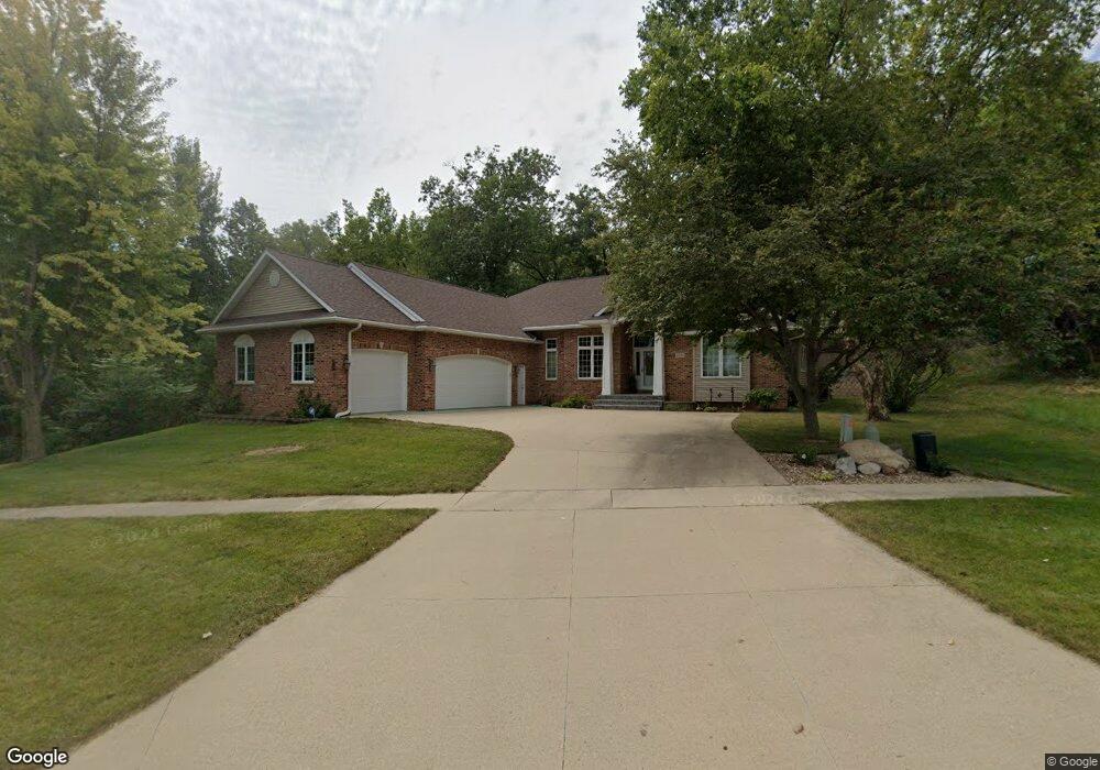 1215 34th St SE, Cedar Rapids, IA 52403 - photo 1