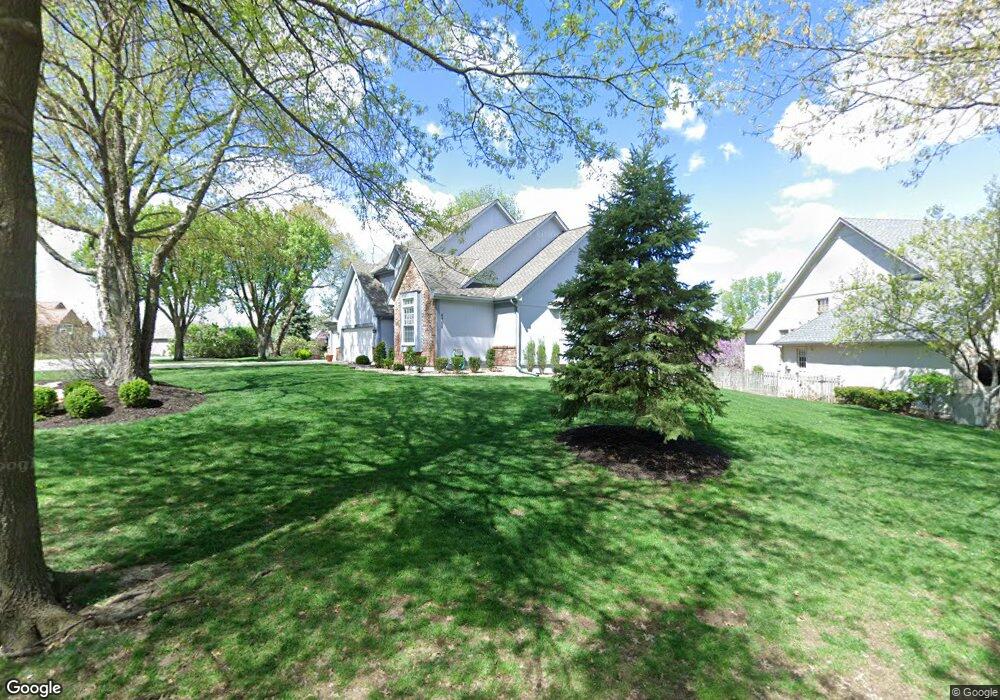 5722 Oakview St, Shawnee, KS 66216 - photo 1