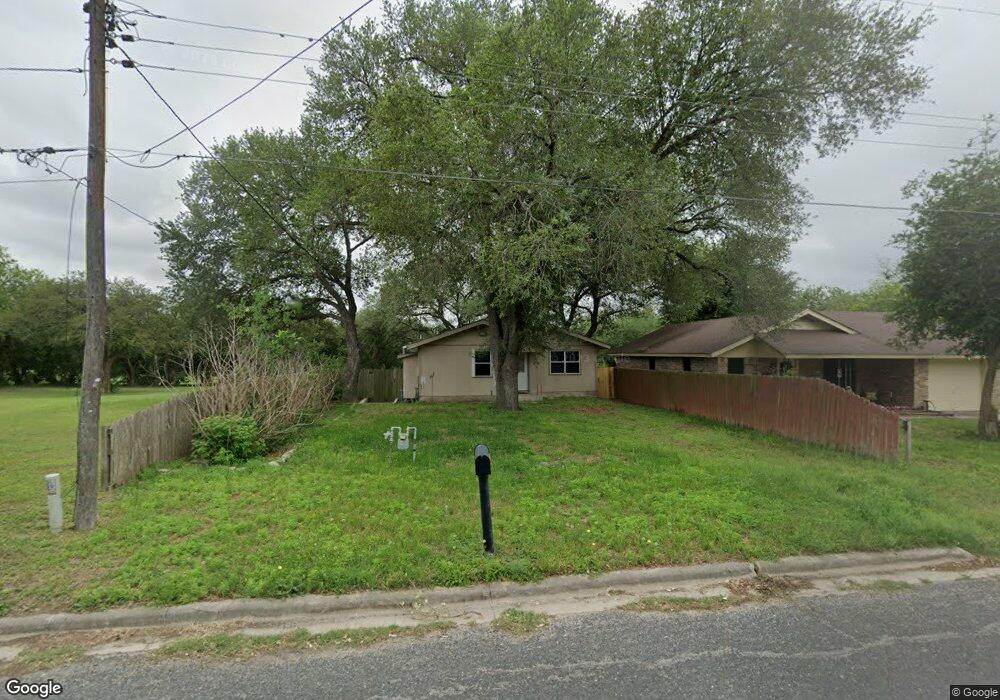 1005 W Walton St, Beeville, TX 78102 - photo 1