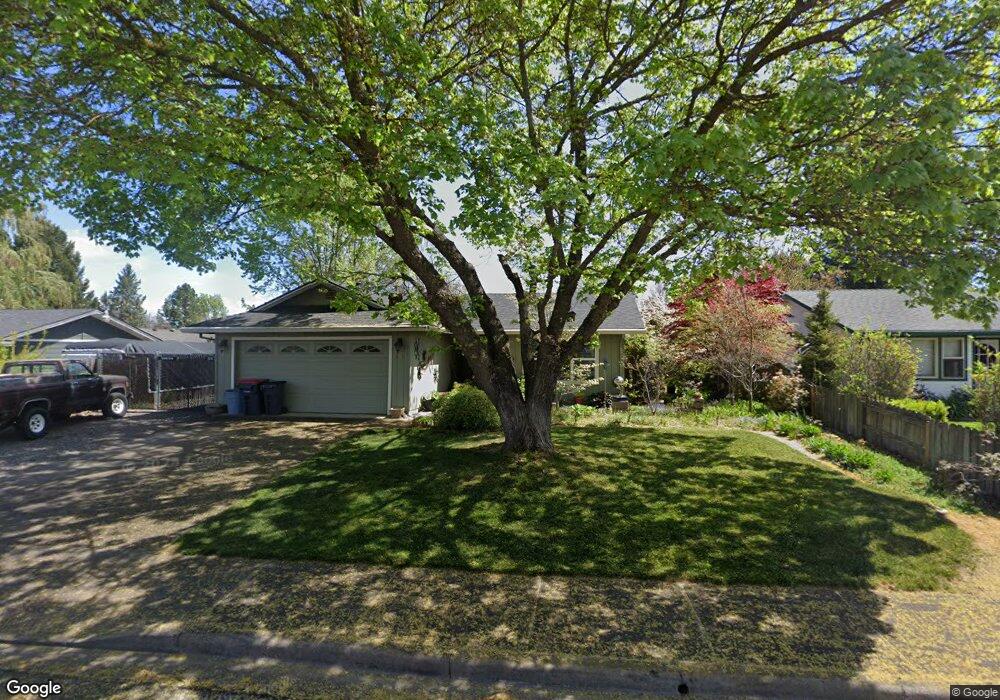 609 Glenn Way, Central Point, OR 97502 - photo 1