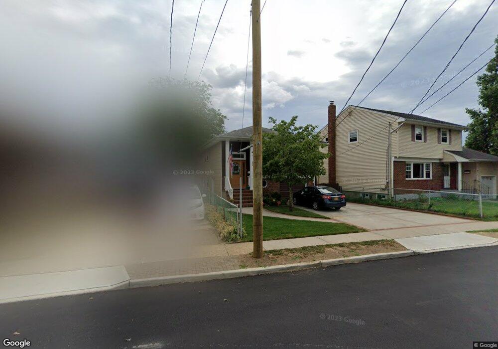 208 Walnut St, Lynbrook, NY 11563 - photo 1