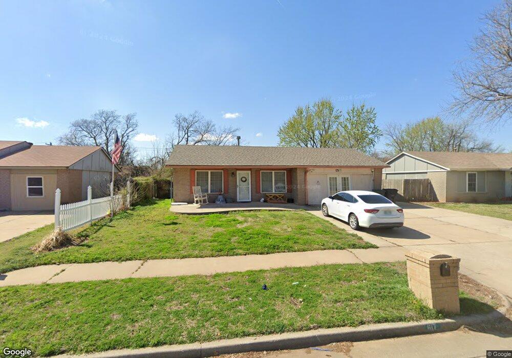 617 N Ramblin Oaks Dr, Moore, OK 73160 - photo 1