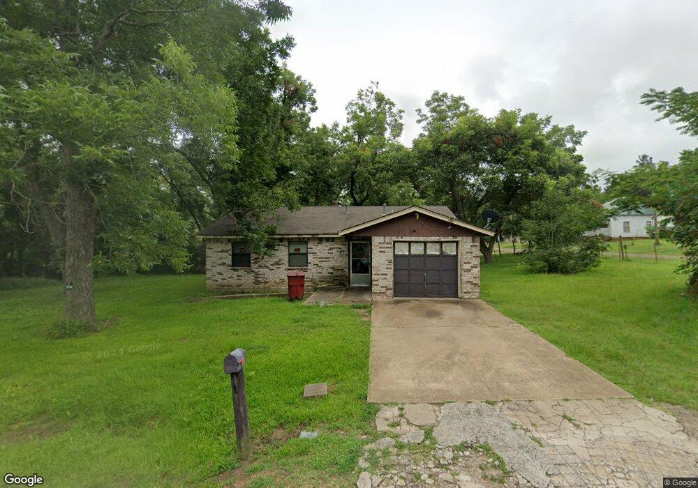 911 W 4th St, Hugo, OK 74743 - photo 1