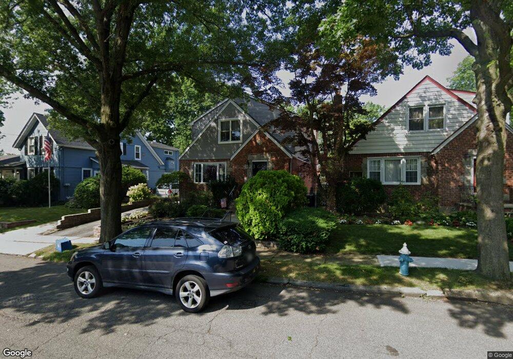 6 Daisy Ave, Floral Park, NY 11001 - photo 1