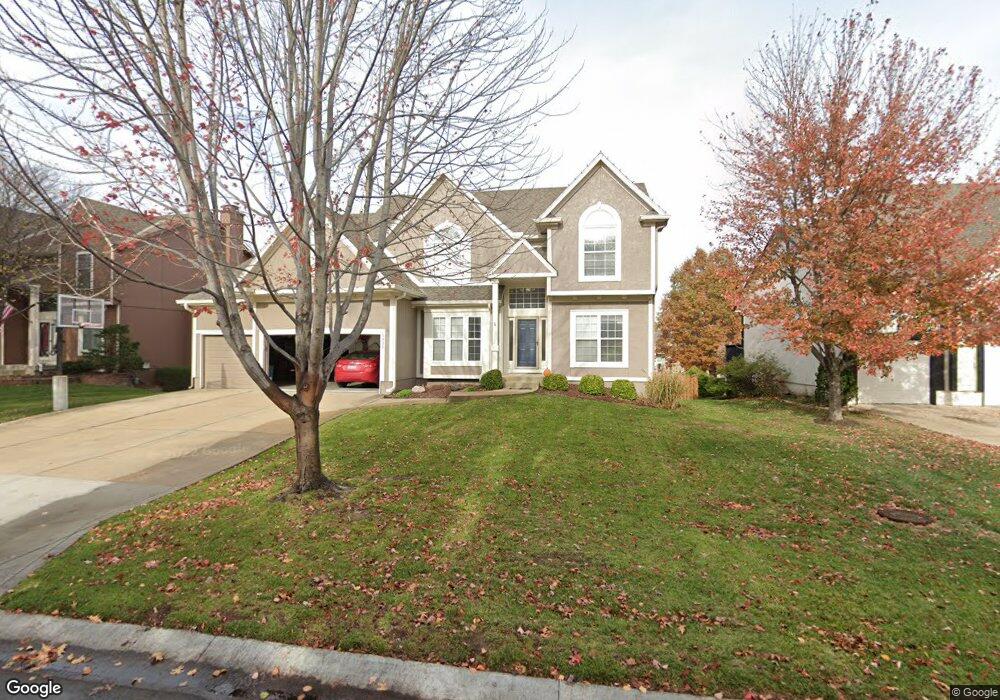 5421 Roundtree St, Shawnee, KS 66226 - photo 1