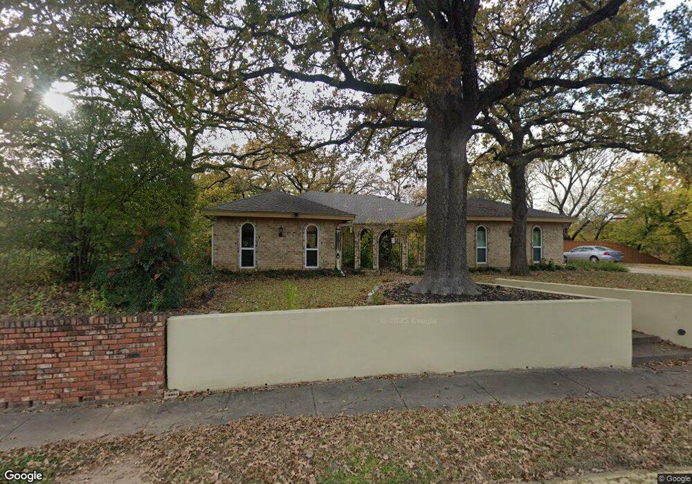 1506 Woodvine Dr, Euless, TX 76040 - photo 1