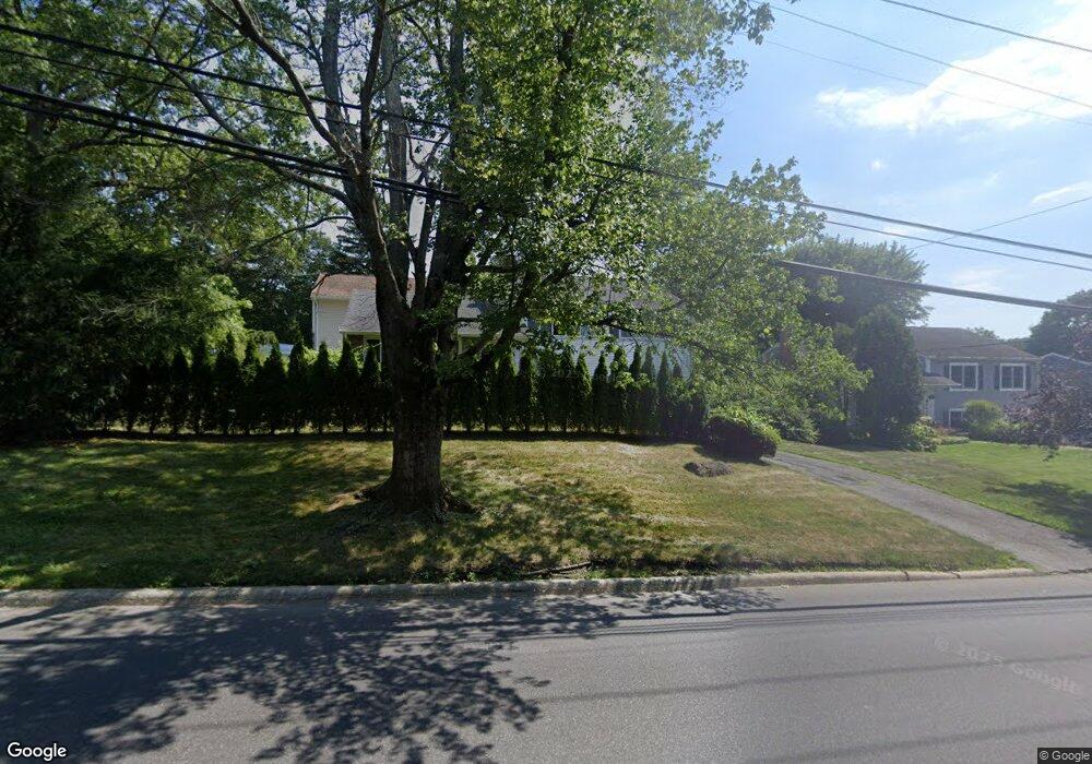 232 Bayview Ave, Manhasset, NY 11030 - photo 1